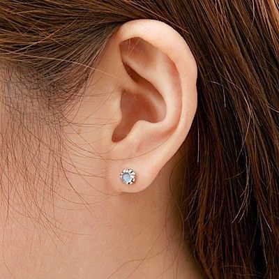 シルバースタッドピアス