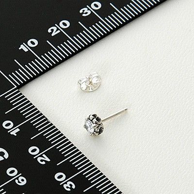 シルバースタッドピアス