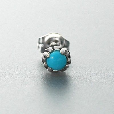 シルバースタッドピアス