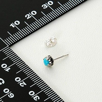 シルバースタッドピアス