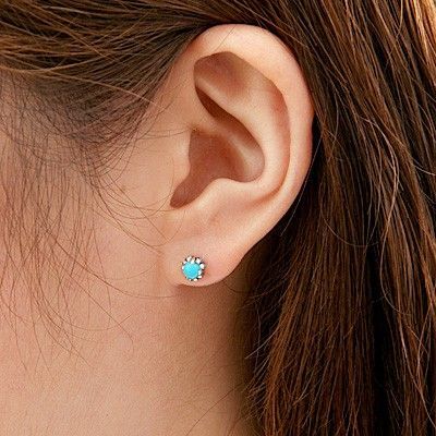 シルバースタッドピアス