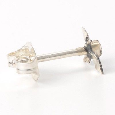 シルバースタッドピアス