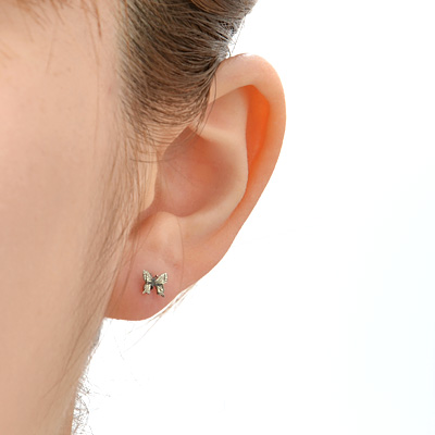 シルバースタッドピアス