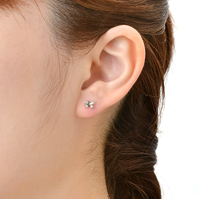 シルバースタッドピアス