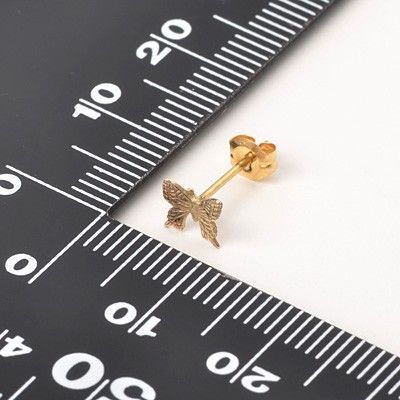 シルバースタッドピアス