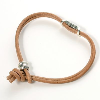 レザーブレスレット