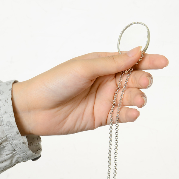 ルーペ付ネックレス