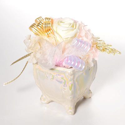 プリザーブドフラワー 花器アレンジ ホワイト「パピヨンローズ」