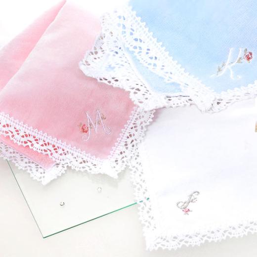 誕生日 イニシャルハンカチ&プリザーブドフラワーセット(ラッピング付き)