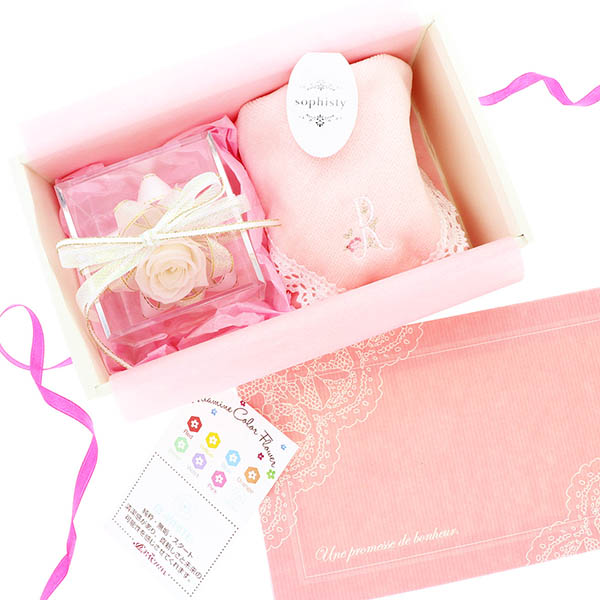 誕生日 イニシャルハンカチ&プリザーブドフラワーセット(ラッピング付き)