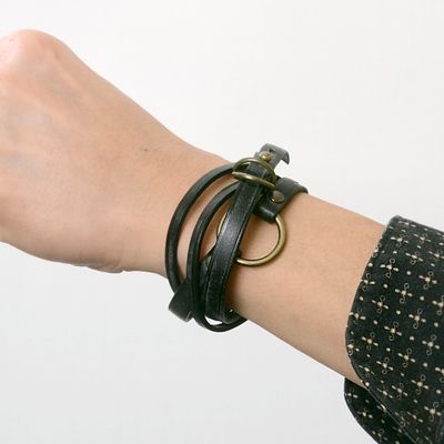 レザーブレスレット