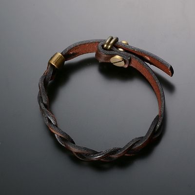 レザーブレスレット