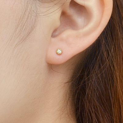 イエローゴールドスタッドピアス