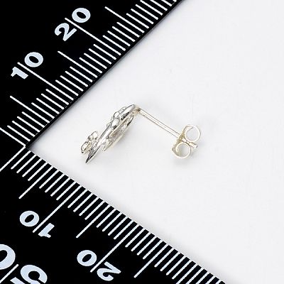 シルバースタッドピアス