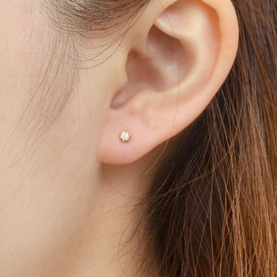 イエローゴールドスタッドピアス