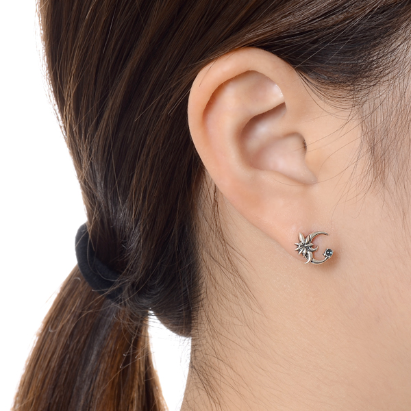 シルバースタッドピアス