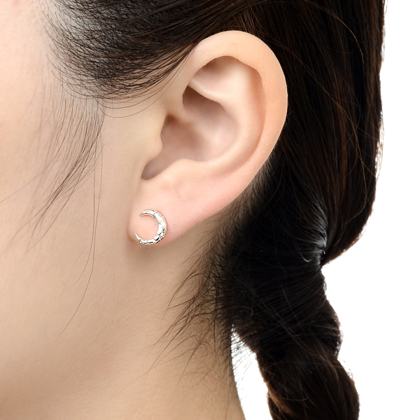 シルバースタッドピアス