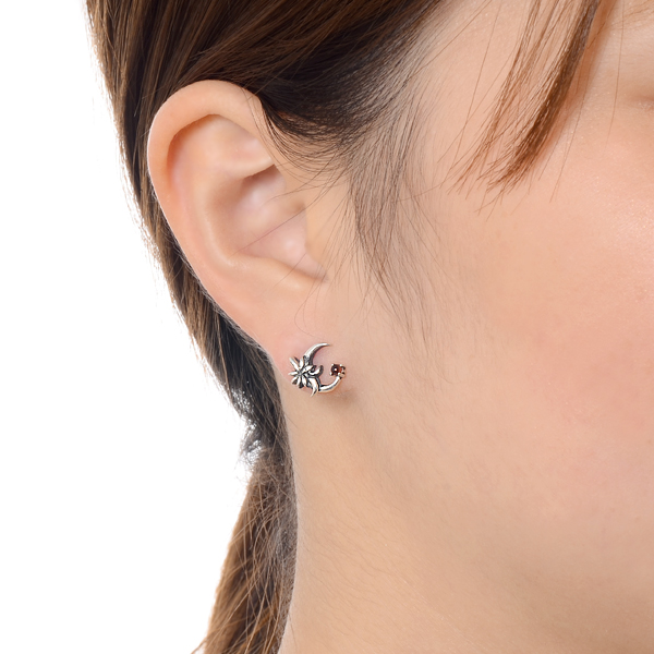 シルバースタッドピアス