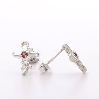 シルバースタッドピアス