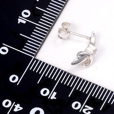 シルバースタッドピアス