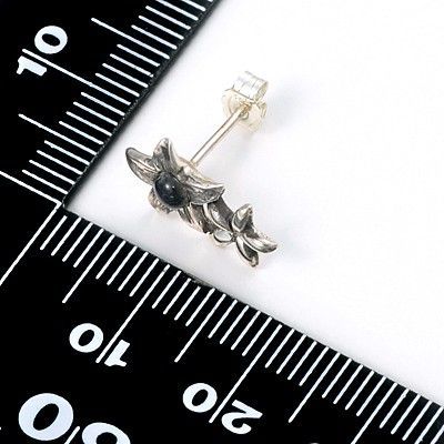 シルバースタッドピアス