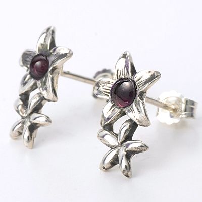 シルバースタッドピアス