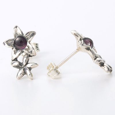 シルバースタッドピアス