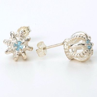 シルバースタッドピアス