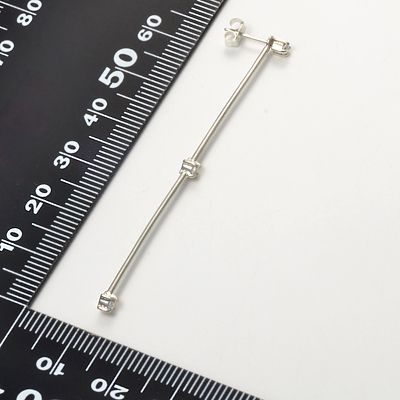 シルバースタッドピアス