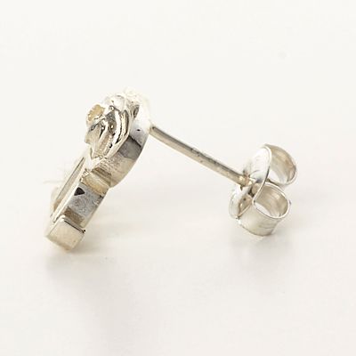シルバースタッドピアス