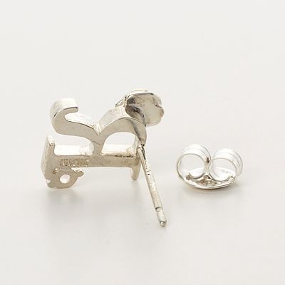 シルバースタッドピアス