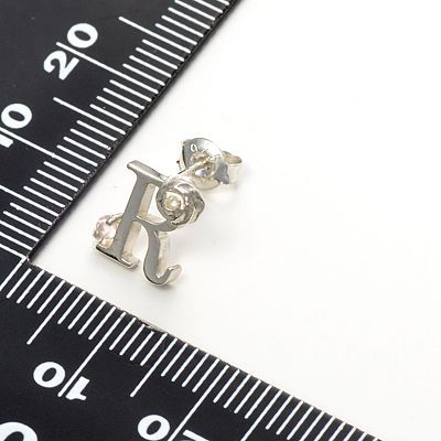 シルバースタッドピアス