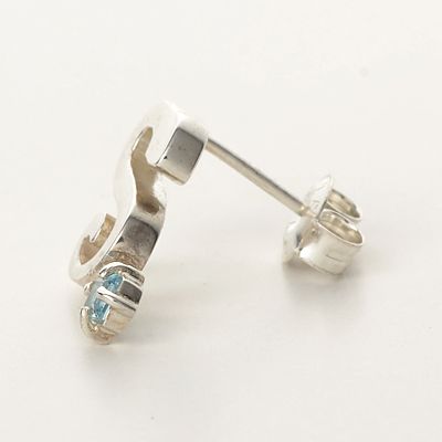 シルバースタッドピアス