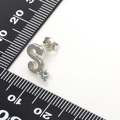 シルバースタッドピアス