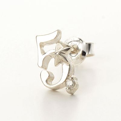 シルバースタッドピアス