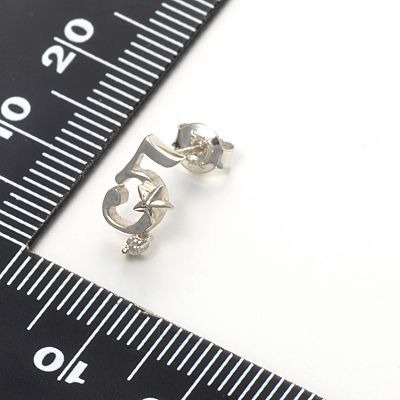 シルバースタッドピアス