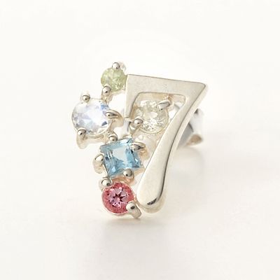 シルバースタッドピアス