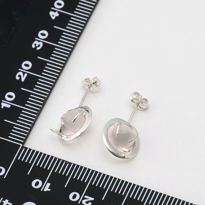 シルバースタッドピアス