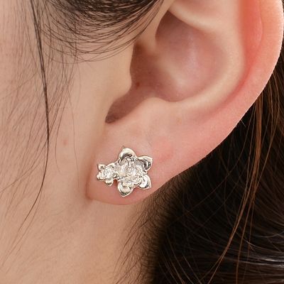シルバースタッドピアス