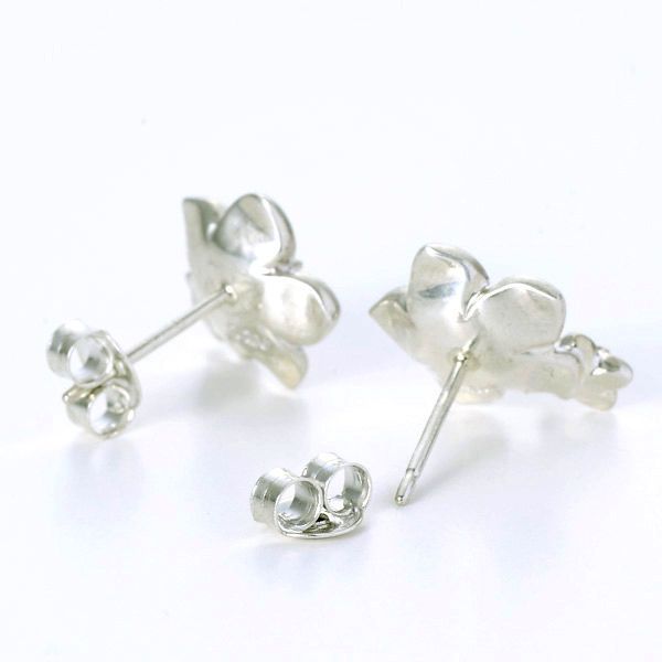 シルバースタッドピアス