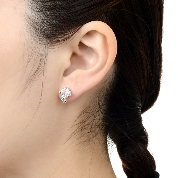 シルバースタッドピアス