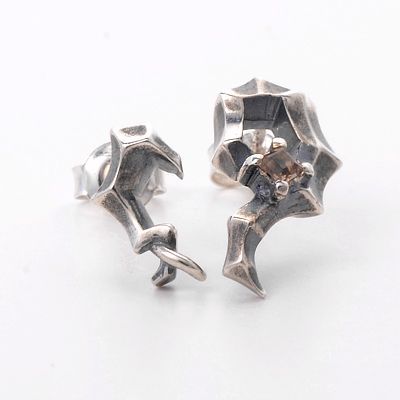 シルバースタッドピアス