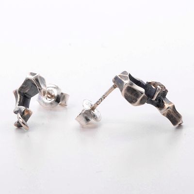 シルバースタッドピアス