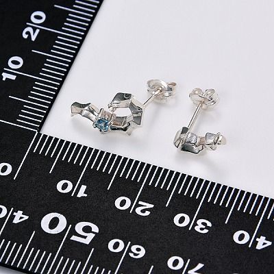 シルバースタッドピアス