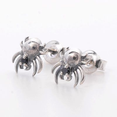 シルバースタッドピアス