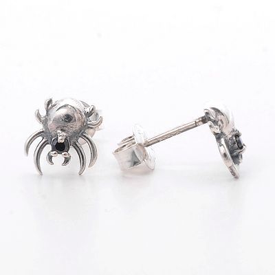 シルバースタッドピアス