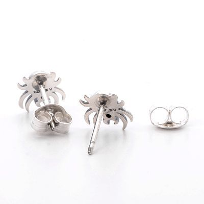 シルバースタッドピアス