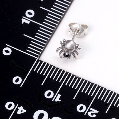 シルバースタッドピアス