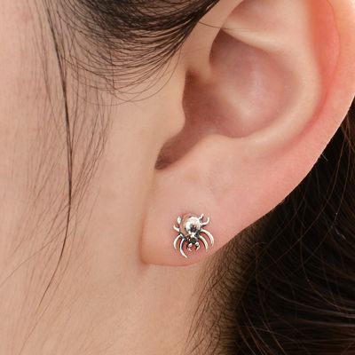 シルバースタッドピアス