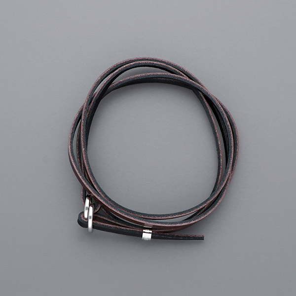 レザーブレスレット